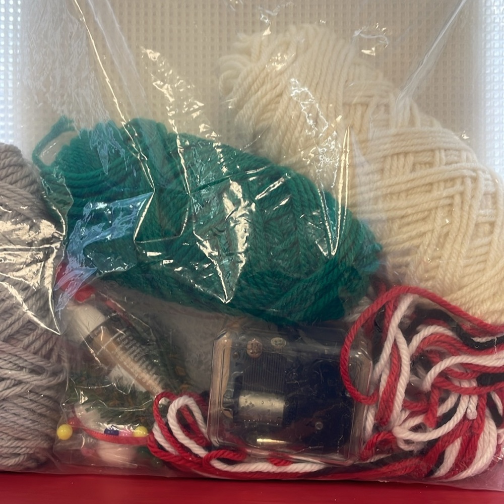 Vintage Mary Maxim Musical Needlepoint Christmas Village Sealed NWOT - Picture 4 of 6